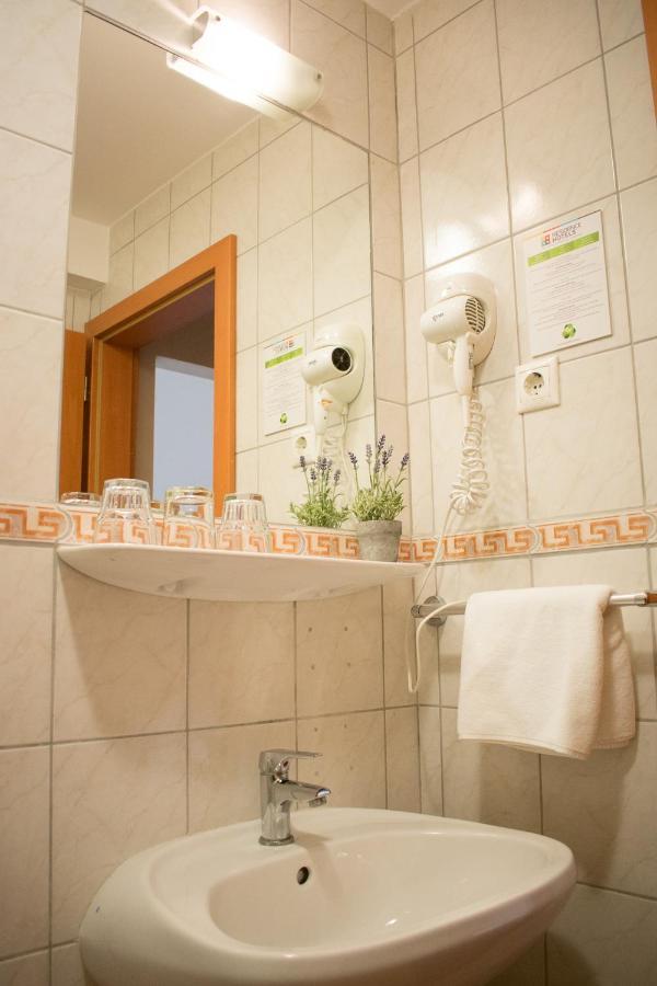 P4W Hotel Residence سزومباثيلي المظهر الخارجي الصورة