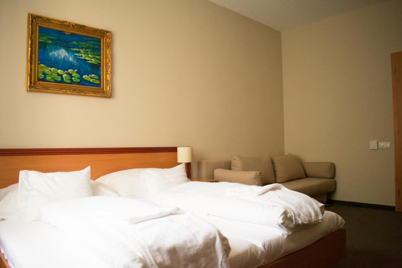 P4W Hotel Residence سزومباثيلي المظهر الخارجي الصورة